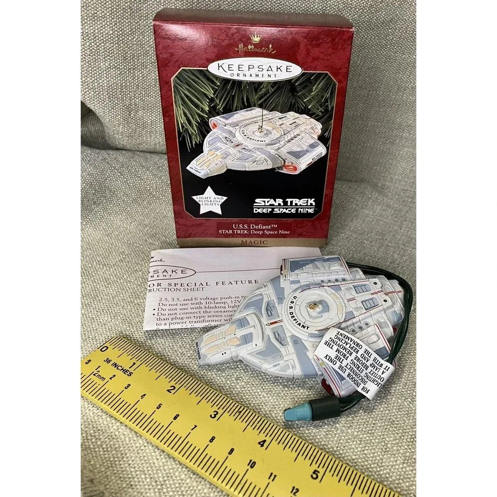 Vtg 1997 Hallmark Keepsake Ornament - USS Defiant Star Trek Deep Space Nine DS9